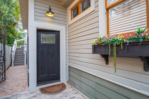 House | 1 bedroom - Exquisite Studio Guesthouse Near Downtown s Core (San Antonio)