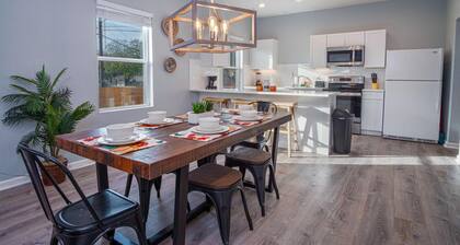Downtown Dream Home Spacious 4BR 2BA Sleeps 12