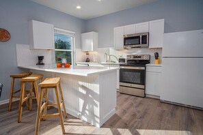 House | 4 bedrooms - Downtown Dream Home Spacious 4BR 2BA Sleeps 12 (San Antonio)