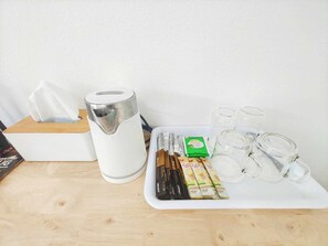 Coffee and/or coffee maker - Double bed room ensuite bathroom with balcony 1 km. to Nimman road. (Chang Wat Chiang Mai)