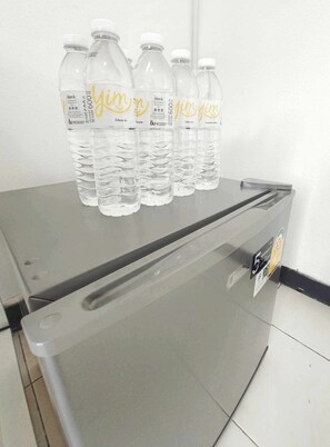 Food and drink - Double bed room ensuite bathroom with balcony 1 km. to Nimman road. (Chang Wat Chiang Mai)