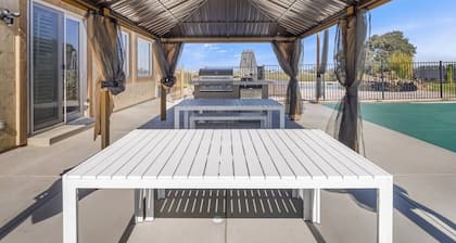 Luxury 4 Acre Estate - Pickleball, Pool, Game Room