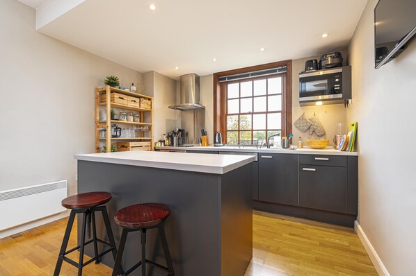 Apartment | 1 bedroom, Internet - Peaceful Putney Apartment by Underthedoormat (London)