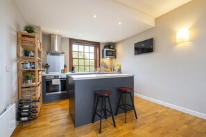 Apartment | 1 bedroom, Internet - Peaceful Putney Apartment by Underthedoormat (London)