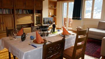 Fridge, oven, dishwasher, cookware/dishes/utensils