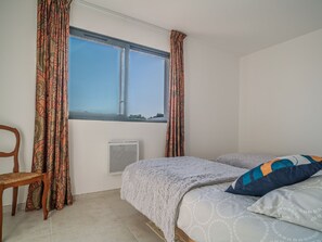 2 bedrooms