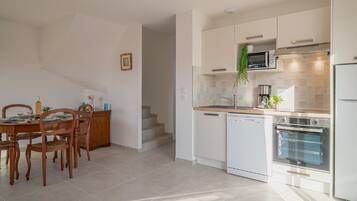 Réfrigérateur, micro-ondes, four, lave-vaisselle