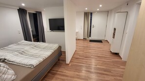 1 bedroom, free WiFi, bed sheets - Apartment 'Burgstraße' with Private Terrace, Private Garden and Wi-Fi (Fuldatal)