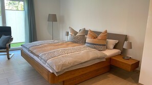 1 bedroom, iron/ironing board, free WiFi, bed sheets - Holiday Apartment "Am Wall" with Private Terrace & Wi-Fi (Radeberg)