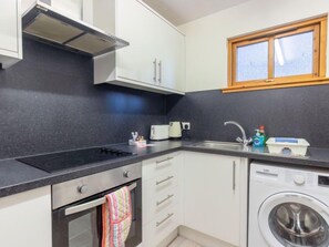 Fridge, microwave, oven, cookware/dishes/utensils - Towerhill Heights by Interhome (Inverness)