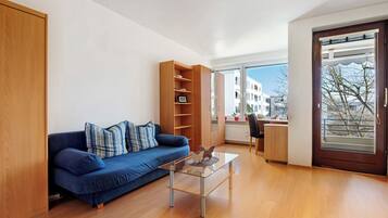 Televisión, reproductor de DVD y estéreo