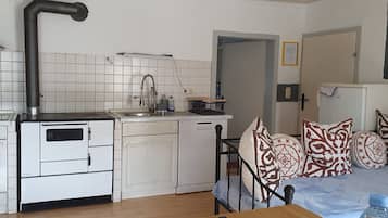 KylskÄp, mikrovÄgsugn, ugn och spishÀll