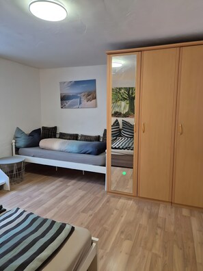 3 habitaciones, tabla de planchar con plancha y wifi gratis 