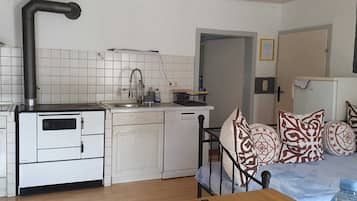 Geladeira, micro-ondas, fogão, cooktop
