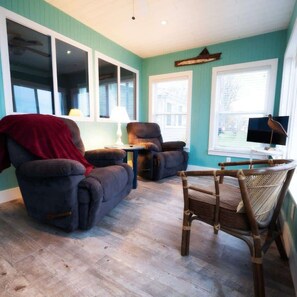 TV, fireplace, offices - Lake Erie 2BR Lakefront | Sunroom & Beach Access (Ashtabula)