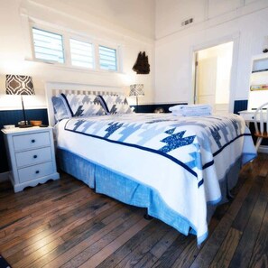 2 bedrooms, desk, iron/ironing board, travel crib