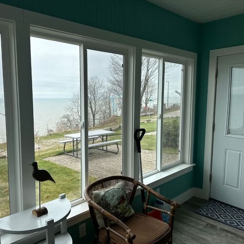 Lake Erie 2BR Lakefront | Sunroom & Beach Access