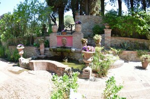 Property grounds - Villa Il Borghetto - Uzzano ,Tuscany (Uzzano)