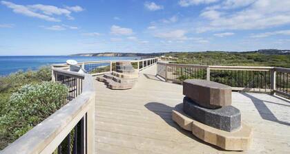 Torquay Springs | Coastal Escape with Pool & Fire