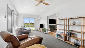 TV, fireplace, offices