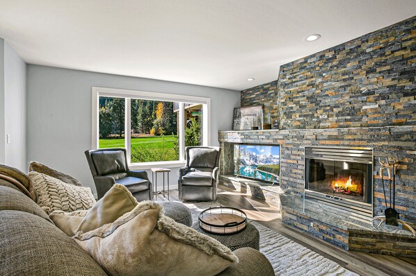 Interior - Kahler Mountain Club (Leavenworth)