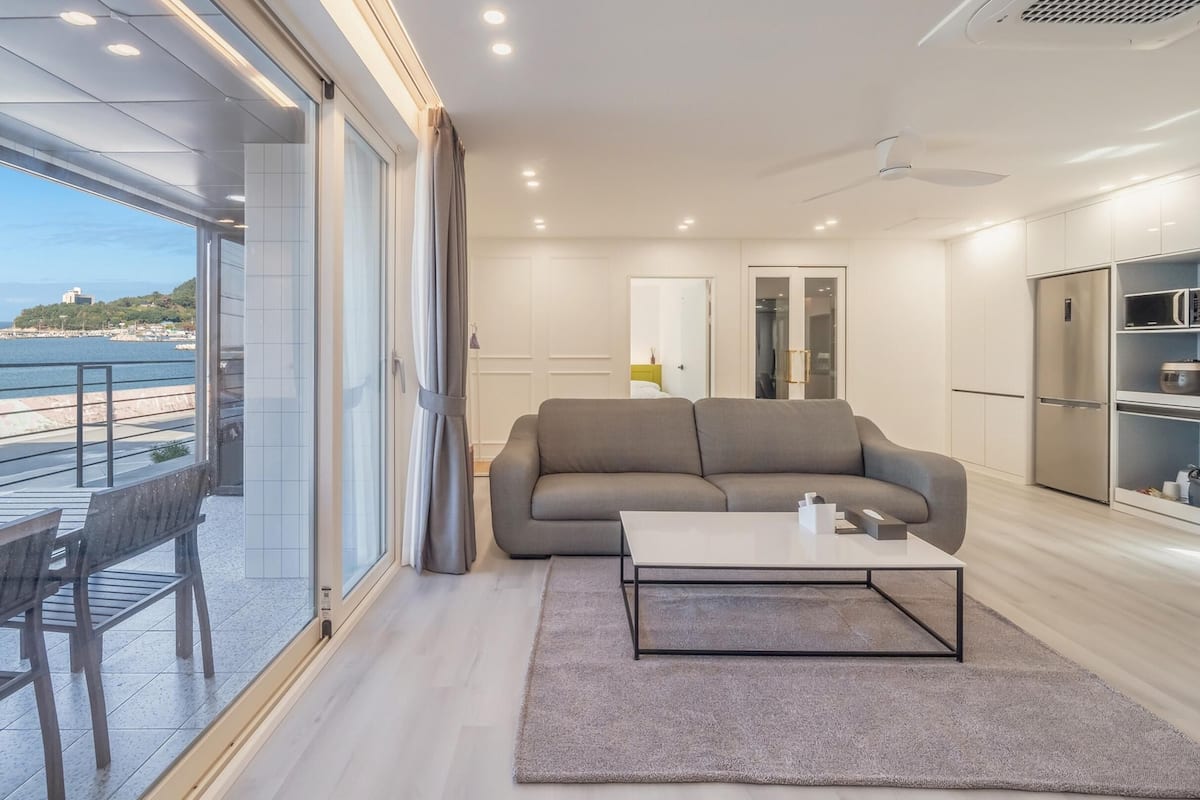 Basic Room, 1 Bedroom (B101(Ocean View / Private BBQ / Pool)) | 1 bedroom, free WiFi