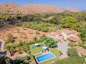 A residential area with a swimming pool, multiple houses, and surrounding greenery. - Can Camarroja by Sunvillas Mallorca (Pollença)
