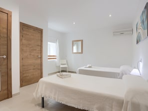 5 quartos, acesso à internet, roupa de cama