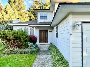 Exterior detail - Hot tub + Bright and spacious home + 20 min to Ski —> Sleeps 13! (East Wenatchee)