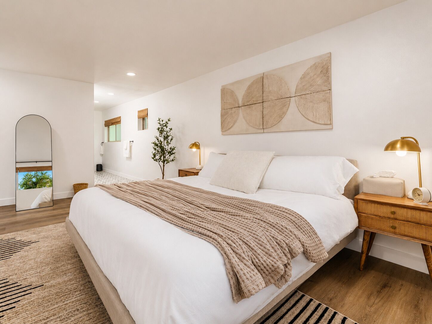 4 bedrooms, in-room safe, desk, iron/ironing board