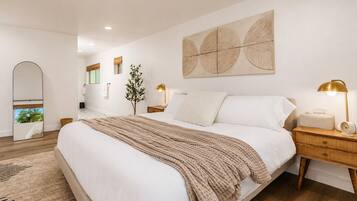 4 bedrooms, in-room safe, desk, iron/ironing board