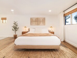 4 bedrooms, in-room safe, desk, iron/ironing board - Desert Retreat: Hot Tub, Firepit, Grill, Near Saguaro Nat'l Park & Mt. Lemmon (Tucson)