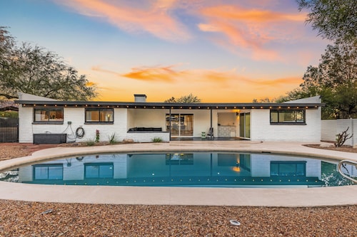 Ride Mt. Lemmon! Private Pool, Hot Tub, Fire Pit, Garage, Near Saguaro