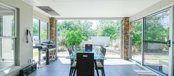 Southlakes Haven - Lake Views, Pets Allowed