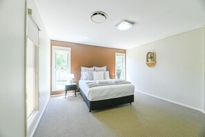 4 bedrooms, desk, iron/ironing board, travel cot