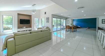 Southlakes Haven - Lake Views, Pets Allowed