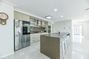 Unclassified image, 2 of 29, button - Southlakes Haven - Lake Views, Pets Allowed (Dubbo)