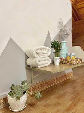Dormitorio condiviso Comfort, 1 camera da letto, non fumatori | Biancheria da letto di alta qualità, copriletto in piuma