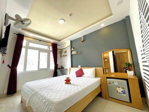 Deluxe Double Room Single Use, 1 King Bed | Premium bedding, down comforters, memory foam beds, minibar