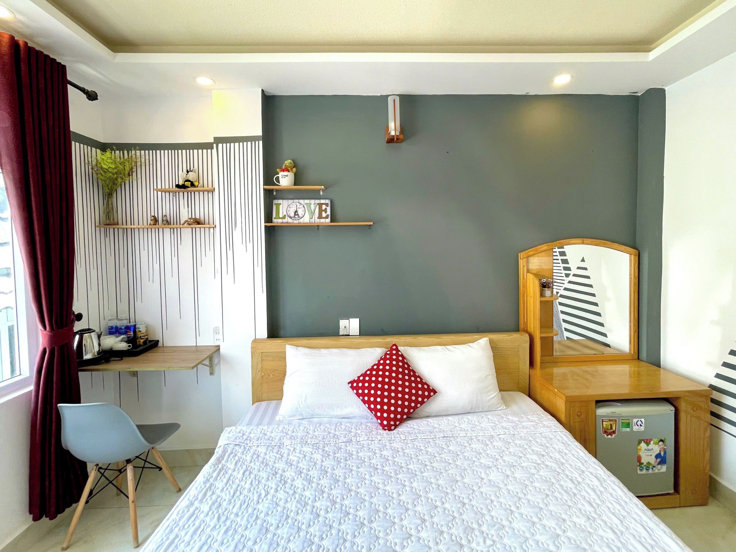 Deluxe Double Room Single Use, 1 King Bed