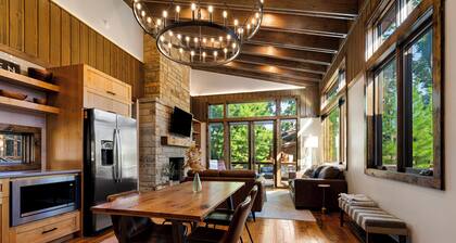 Evergreen Cove Cabin on Grand Lake Monkey Island, 2mi to Shangri-La, w/ hot tub