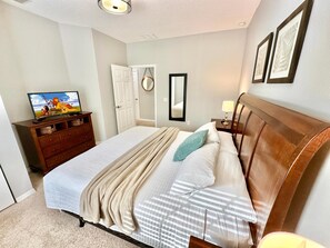 3 bedrooms, iron/ironing board, WiFi, bed sheets - (8992SVD) COZY TOWNHOME - MICKEY THEME ROOM - 12 MINUTES FROM DISNEY (Kissimmee)