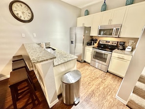 Fridge, microwave, oven, stovetop - (8992SVD) COZY TOWNHOME - MICKEY THEME ROOM - 12 MINUTES FROM DISNEY (Kissimmee)