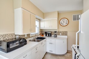 Fridge, microwave, oven, toaster - Quaint Cedar Rapids Home, 4 Mi to Downtown! (Cedar Rapids)