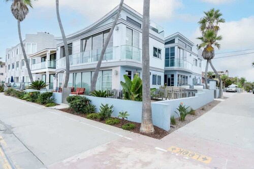 Fresh Beachside Studio Apartment | Mission Bay