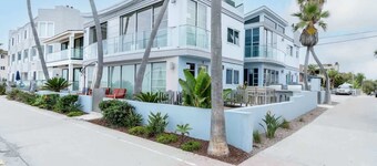 Fresh Beachside Studio Apartment | Mission Bay