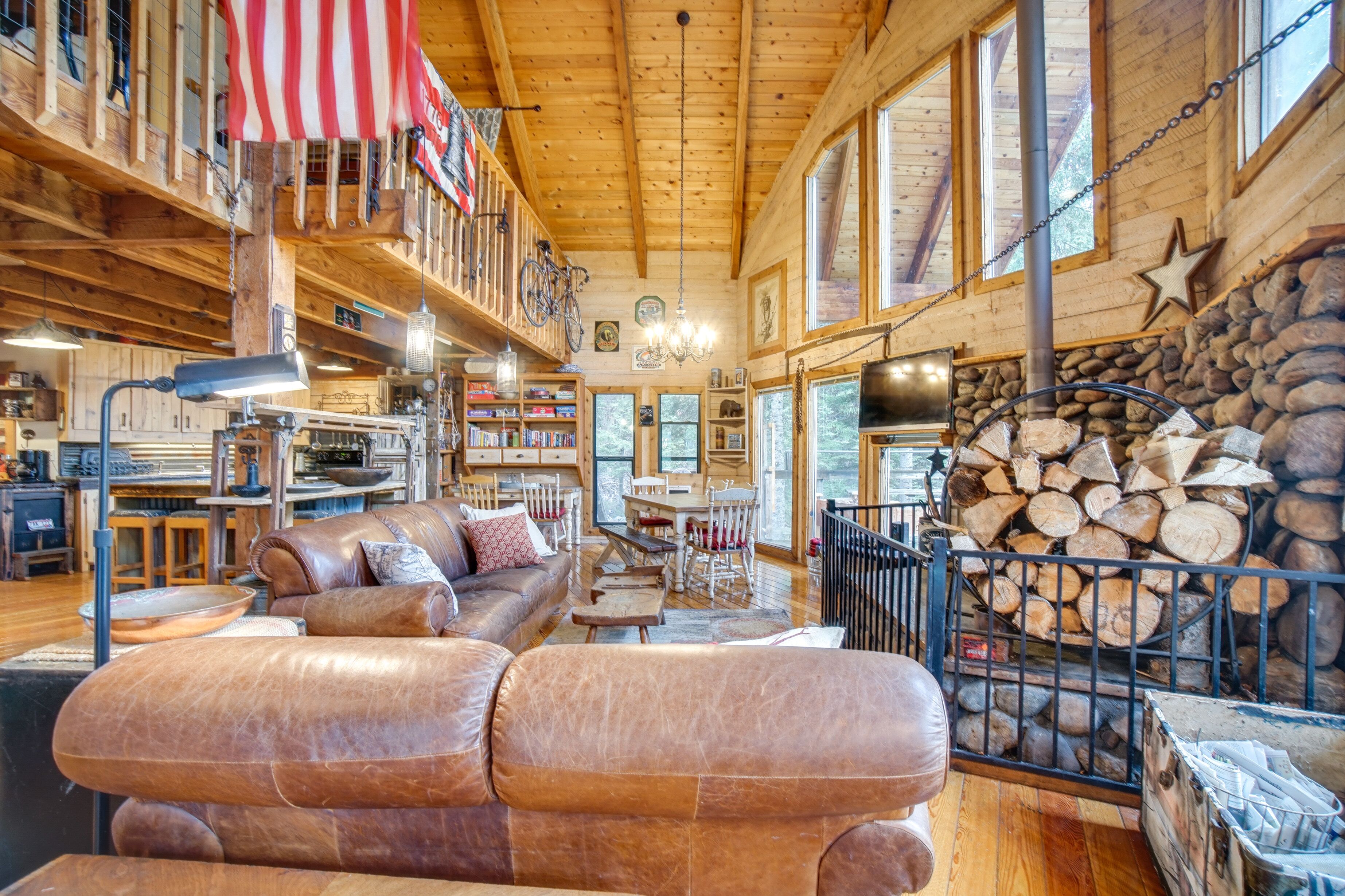 TV, fireplace, DVD player, books