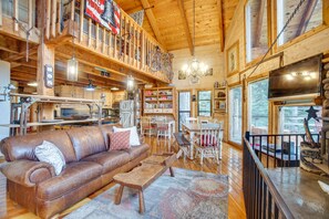 TV, fireplace, DVD player, books - ‘Roots Rustic Retreat:’ Tree-Lined Cabin in McCall (McCall)