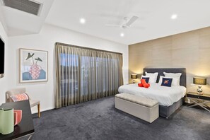 3 habitaciones, escritorio, tabla de planchar con plancha y wifi gratis