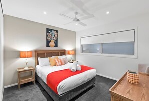 3 habitaciones, escritorio, tabla de planchar con plancha y wifi gratis 